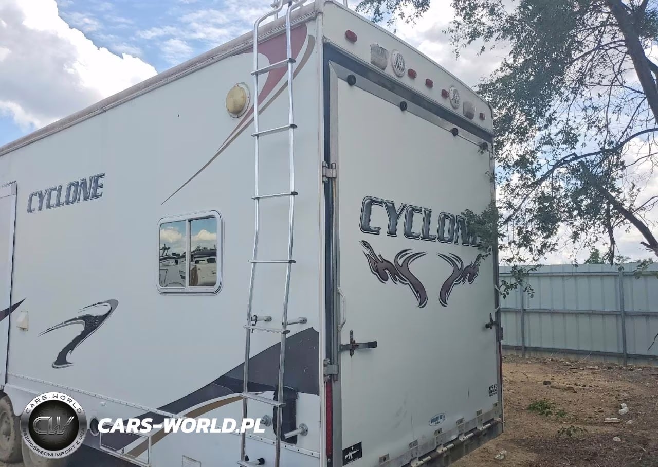 2008 Heartland Cyclone Camper VIN:5SFGF40398E007202 - 9