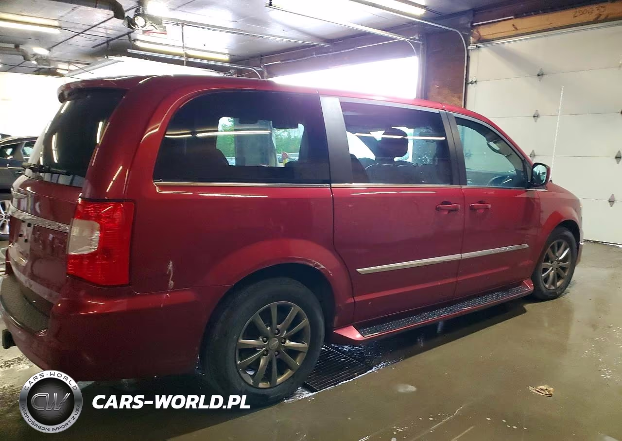 2014 Chrysler Town & Country S VIN:2C4RC1HG2ER461770 - 3