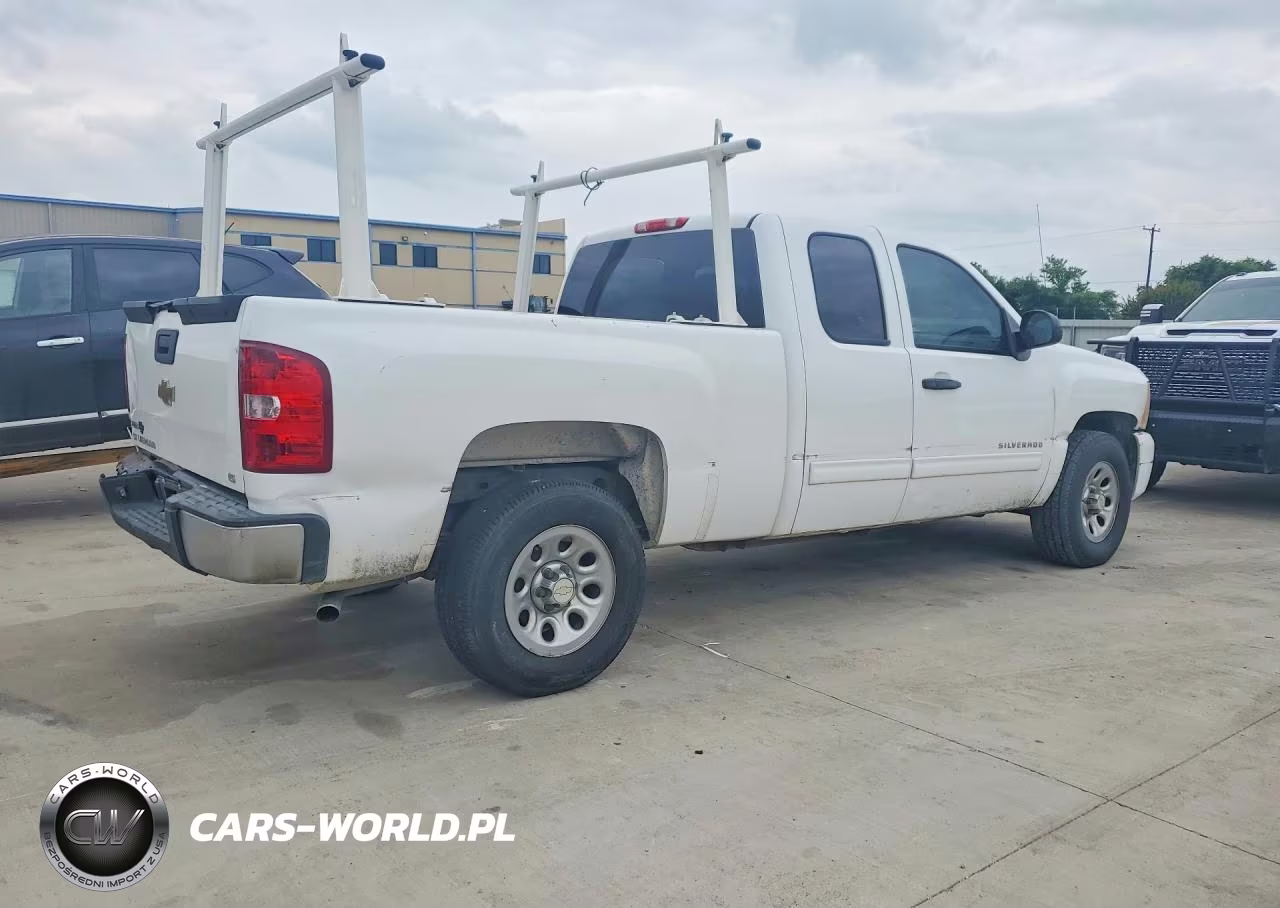2011 Chevrolet Silverado C1500 Ls VIN:1GCRCREA5BZ459012 - 3