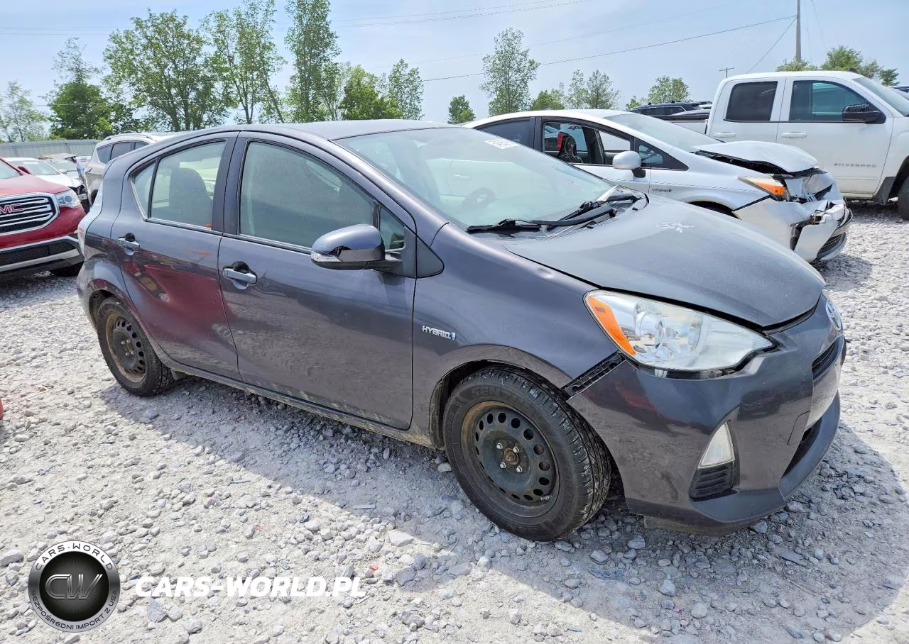 2014 Toyota Prius C Two VIN:JTDKDTB38E1568214 - 4