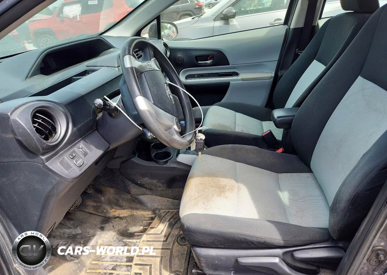 2014 Toyota Prius C Two VIN:JTDKDTB38E1568214 - 7
