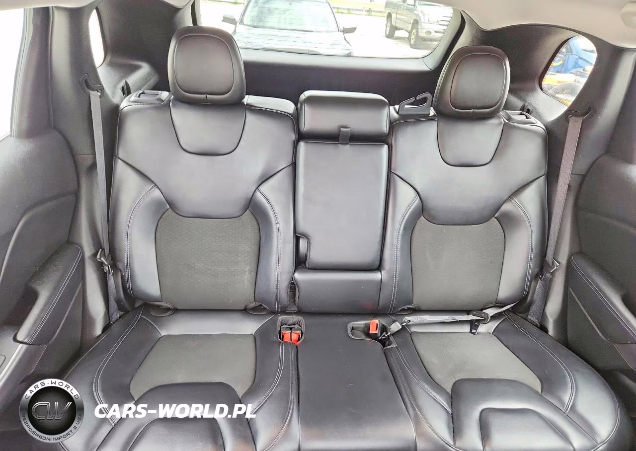 2021 Jeep Cherokee Latitude Plus VIN:1C4PJLLB7MD189576 - 10