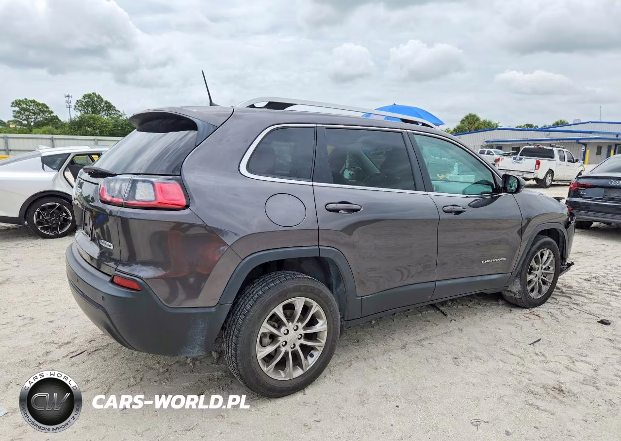 2021 Jeep Cherokee Latitude Plus VIN:1C4PJLLB7MD189576 - 3