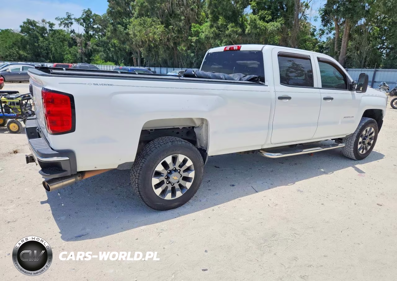 2015 Chevrolet Silverado C2500 Heavy Duty VIN:1GC1CUEG9FF136044 - 3