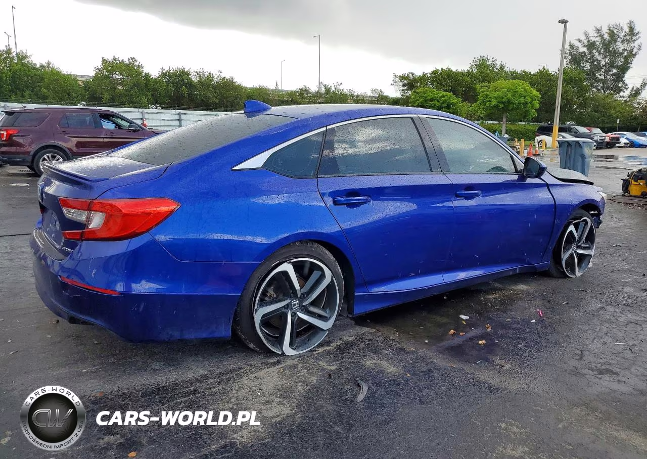 2018 Honda Accord Sport VIN:1HGCV1F3XJA213184 - 3