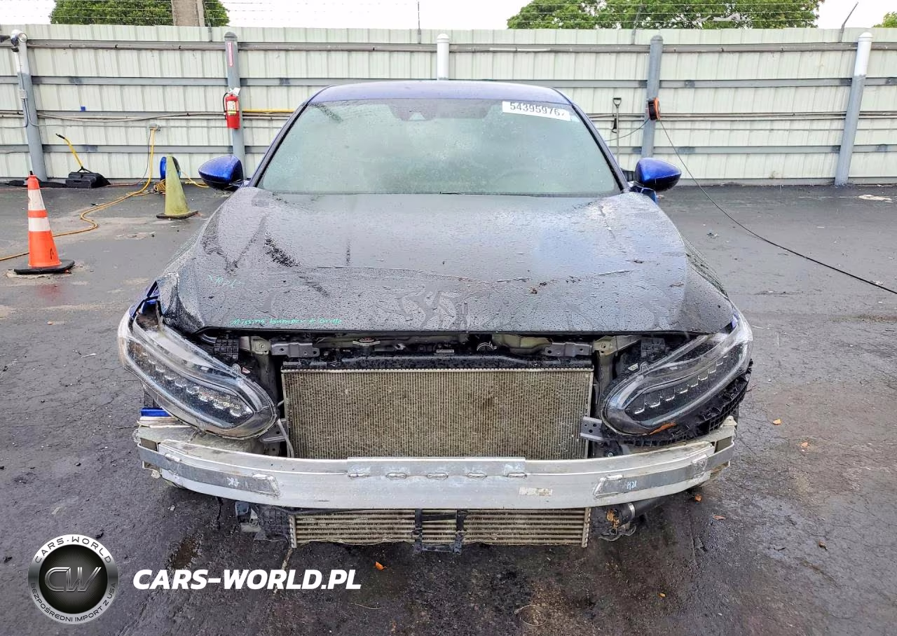 2018 Honda Accord Sport VIN:1HGCV1F3XJA213184 - 5