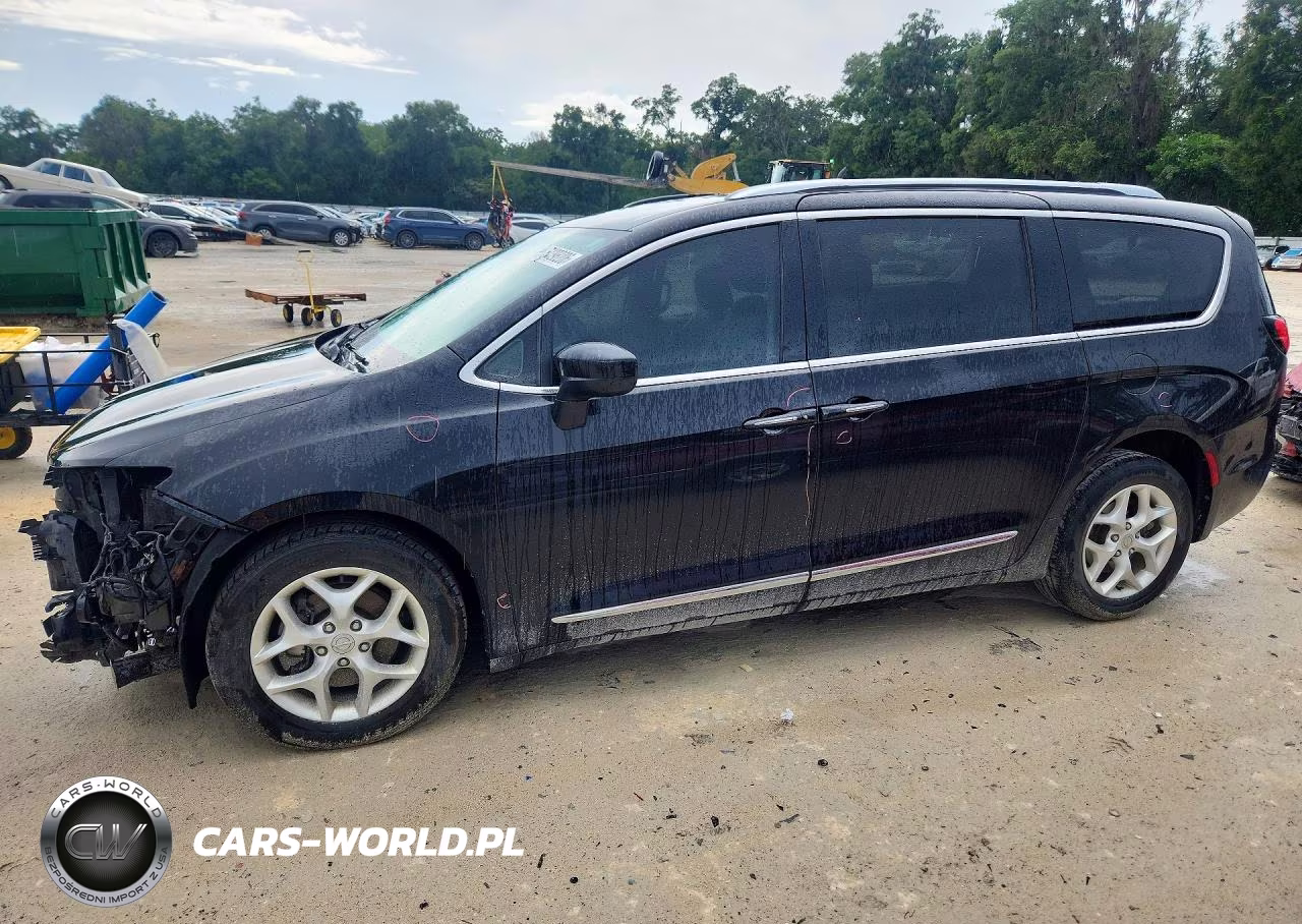 2017 Chrysler Pacifica Touring L Plus