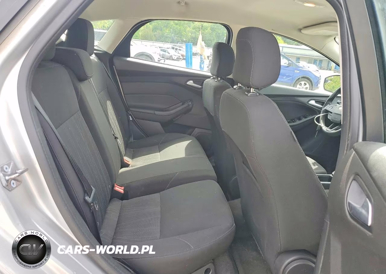 2018 Ford Focus Se VIN:1FADP3K26JL280137 - 10