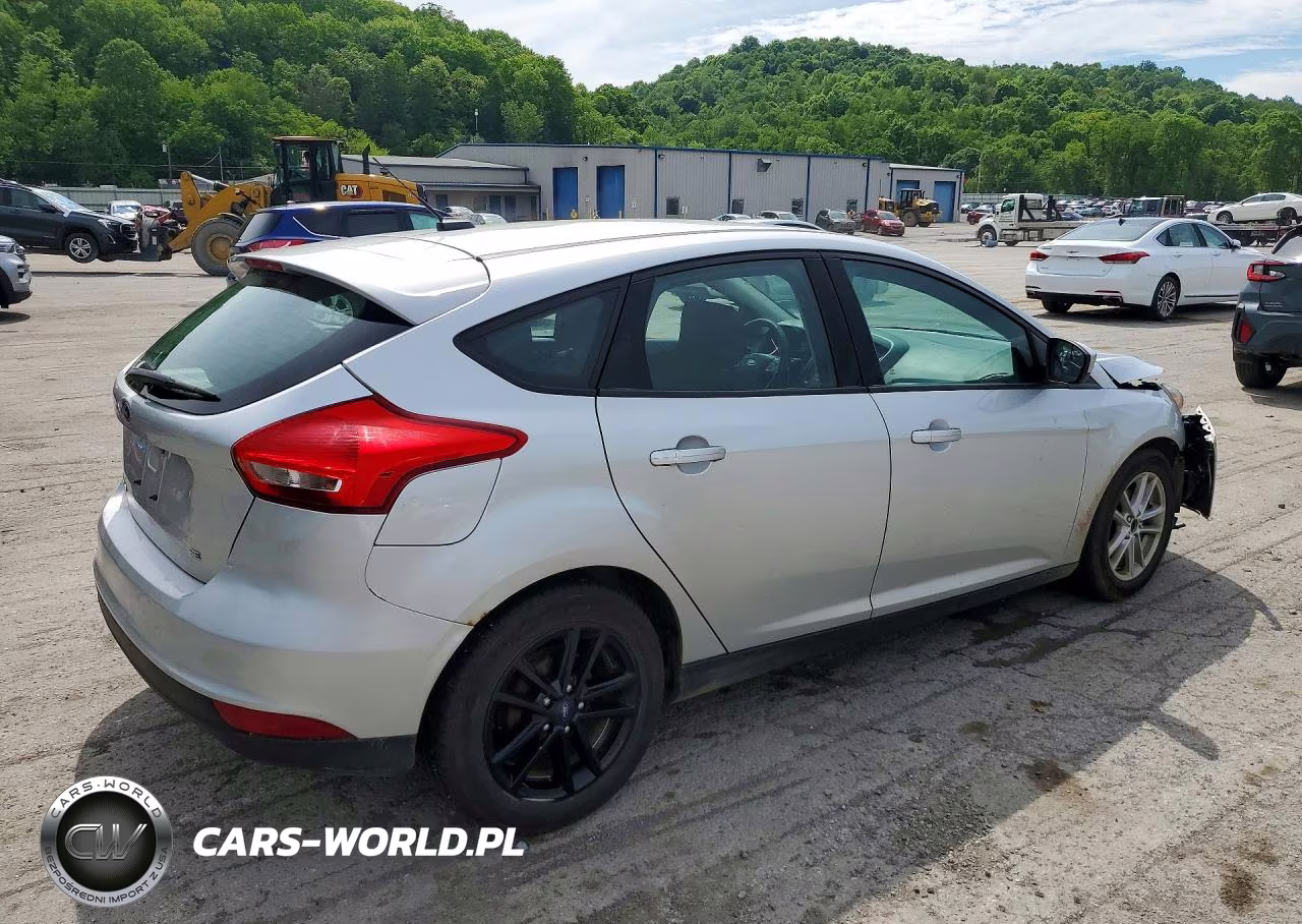 2018 Ford Focus Se VIN:1FADP3K26JL280137 - 3