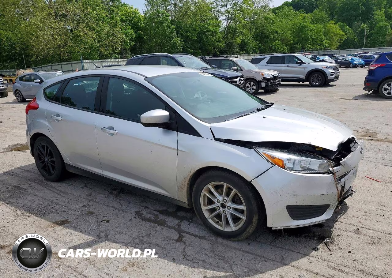 2018 Ford Focus Se VIN:1FADP3K26JL280137 - 4