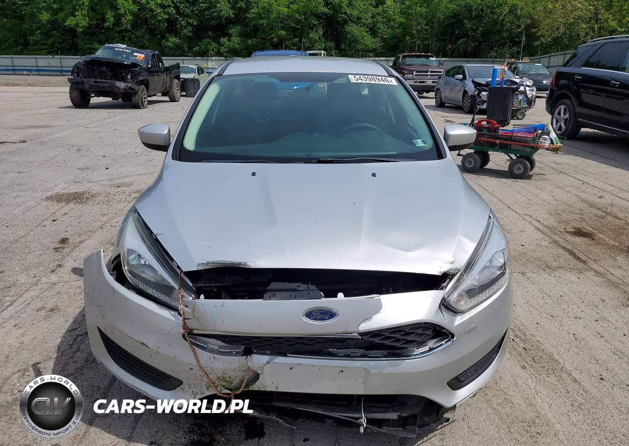 2018 Ford Focus Se VIN:1FADP3K26JL280137 - 5