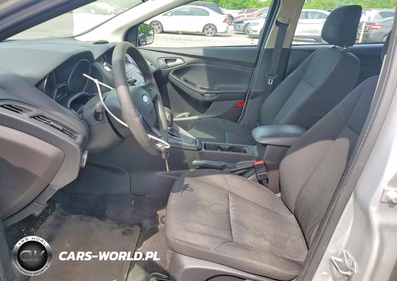 2018 Ford Focus Se VIN:1FADP3K26JL280137 - 7