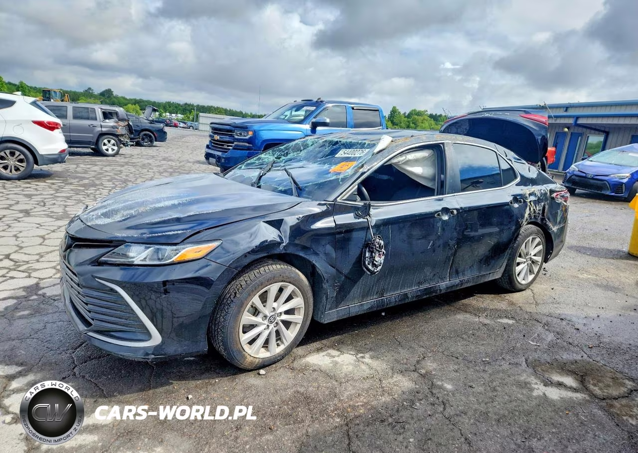 2022 Toyota Camry Le – zdjęcie 1 z 12