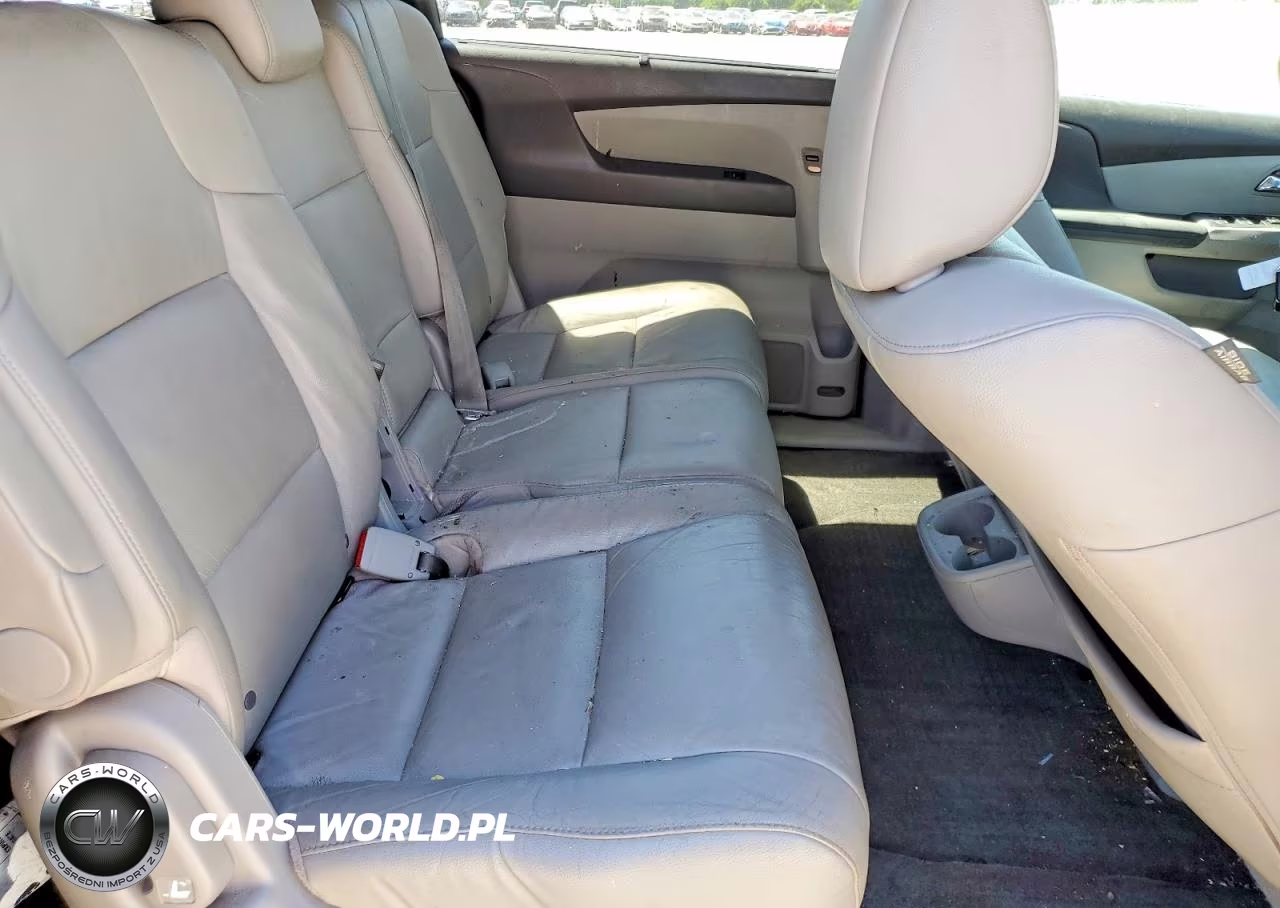 2016 Honda Odyssey Touring VIN:5FNRL5H97GB100512 - 11