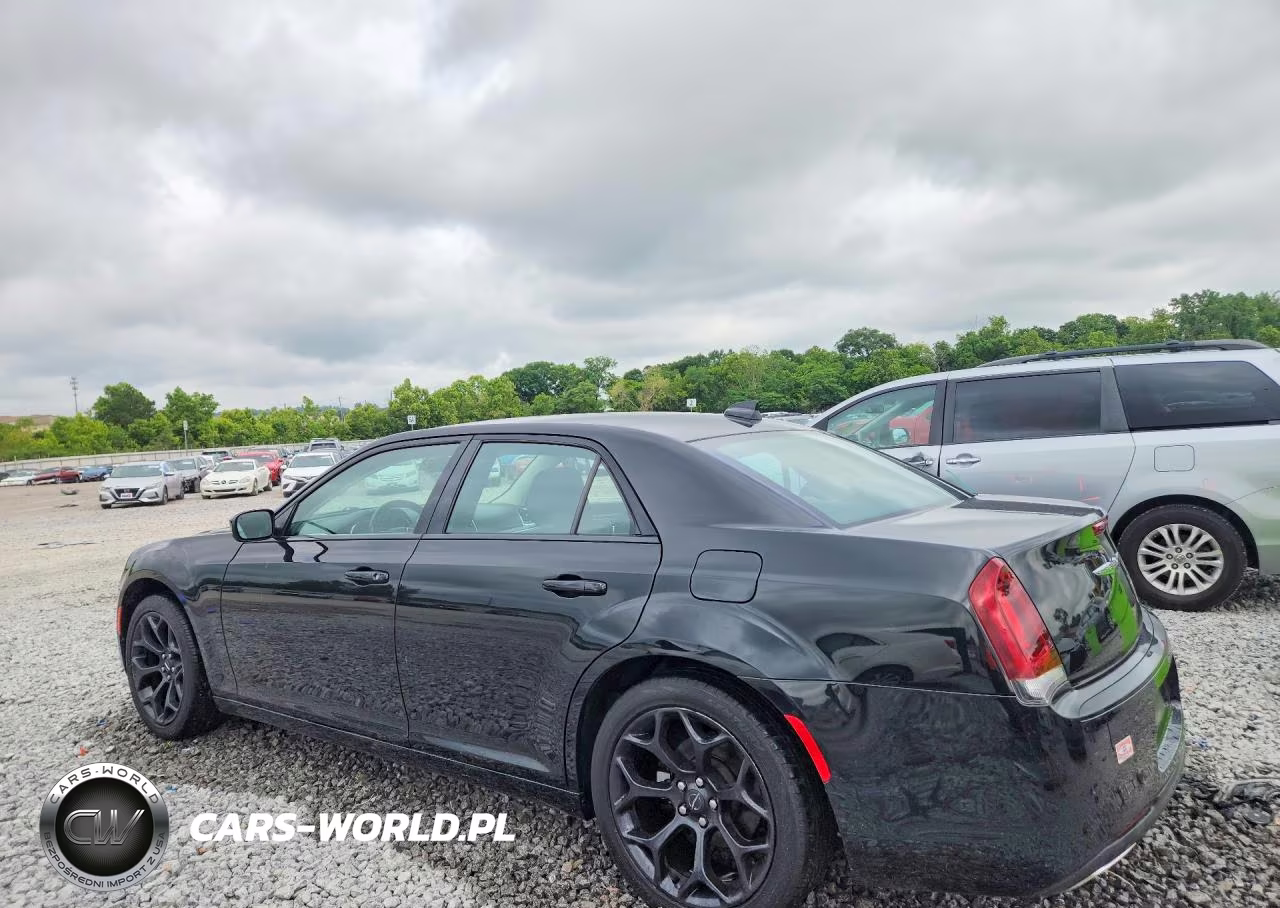 2019 Chrysler 300 Touring VIN:2C3CCAAG6KH648211 - 2