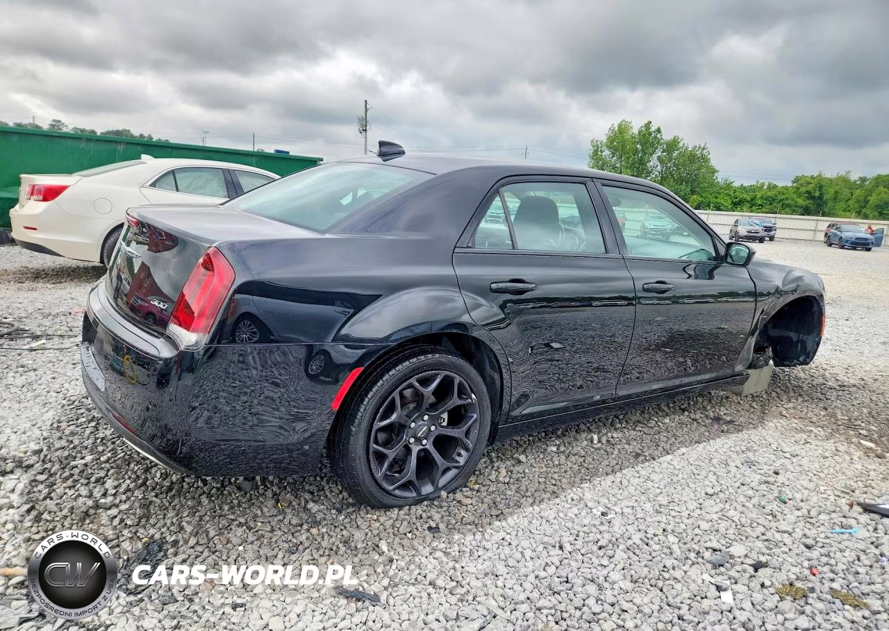 2019 Chrysler 300 Touring VIN:2C3CCAAG6KH648211 - 3