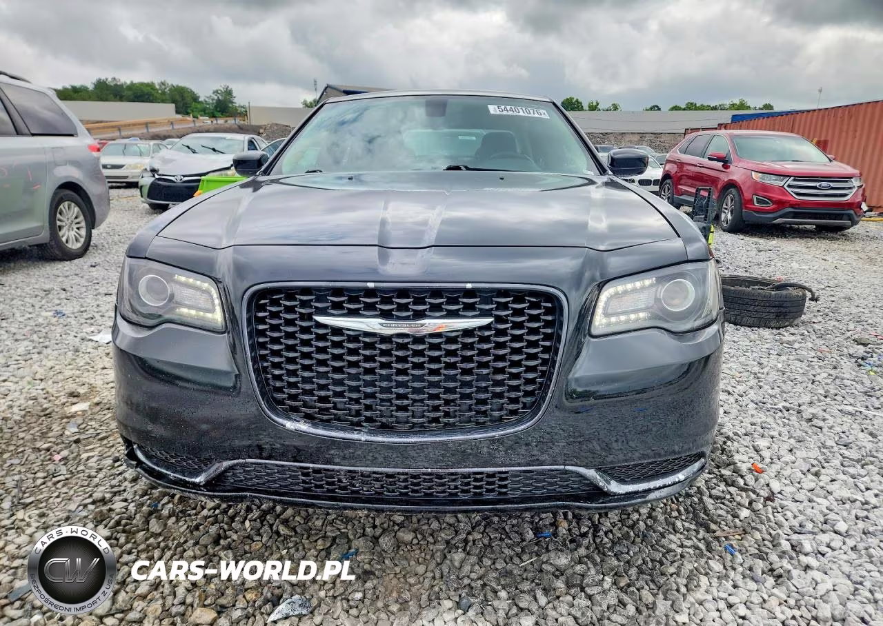 2019 Chrysler 300 Touring VIN:2C3CCAAG6KH648211 - 5