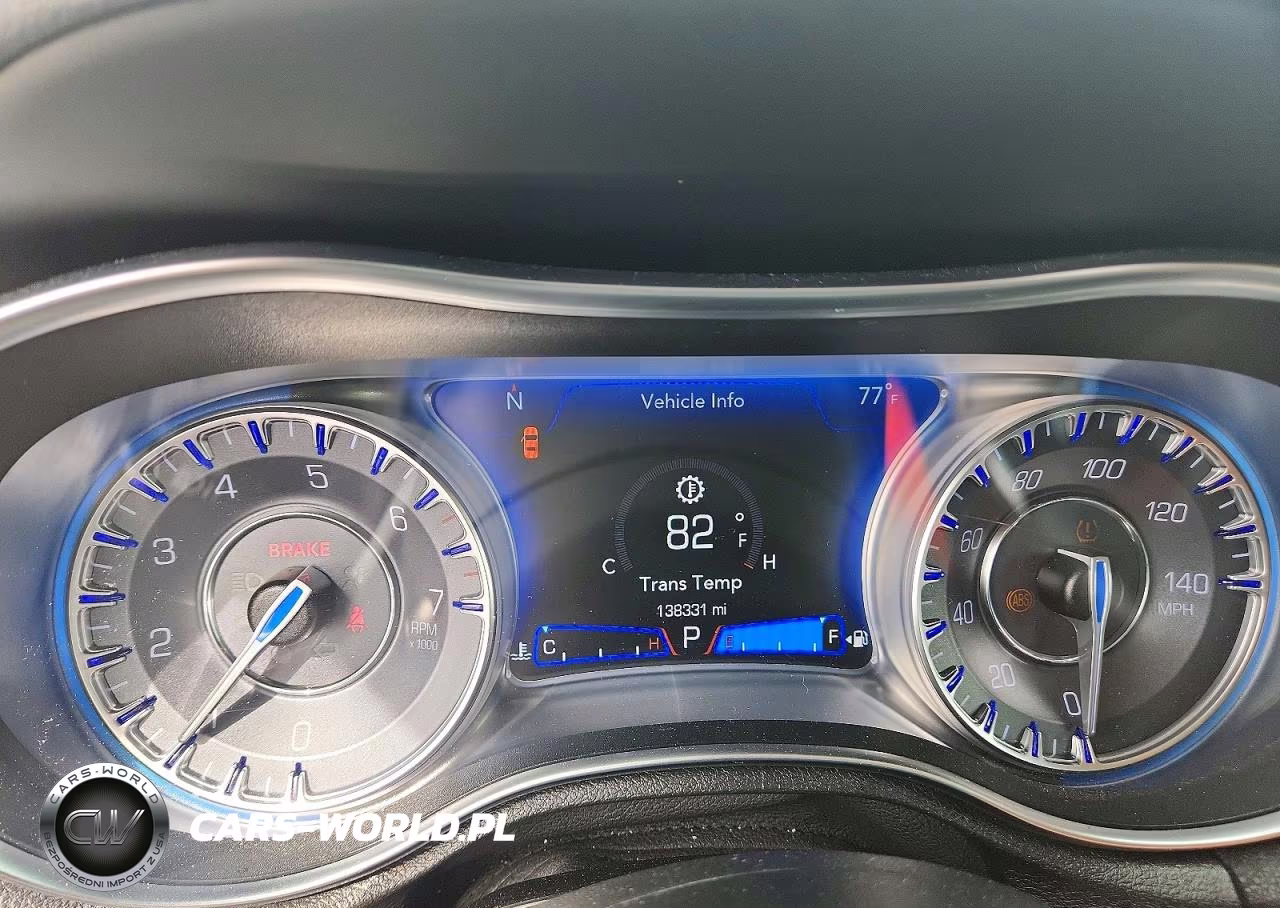 2019 Chrysler 300 Touring VIN:2C3CCAAG6KH648211 - 9