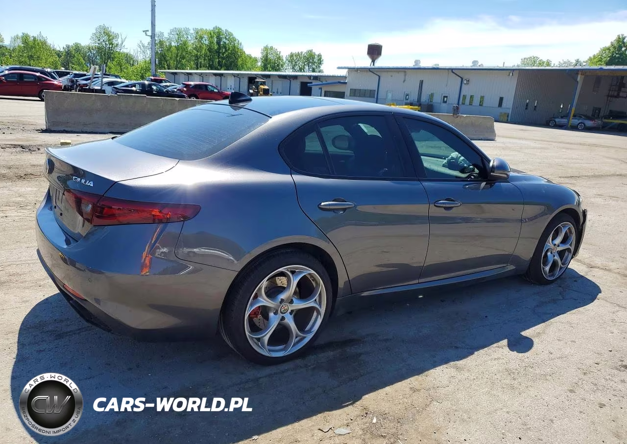 2021 Alfa Romeo Giulia Ti VIN:ZARFANBN8M7643650 - 3