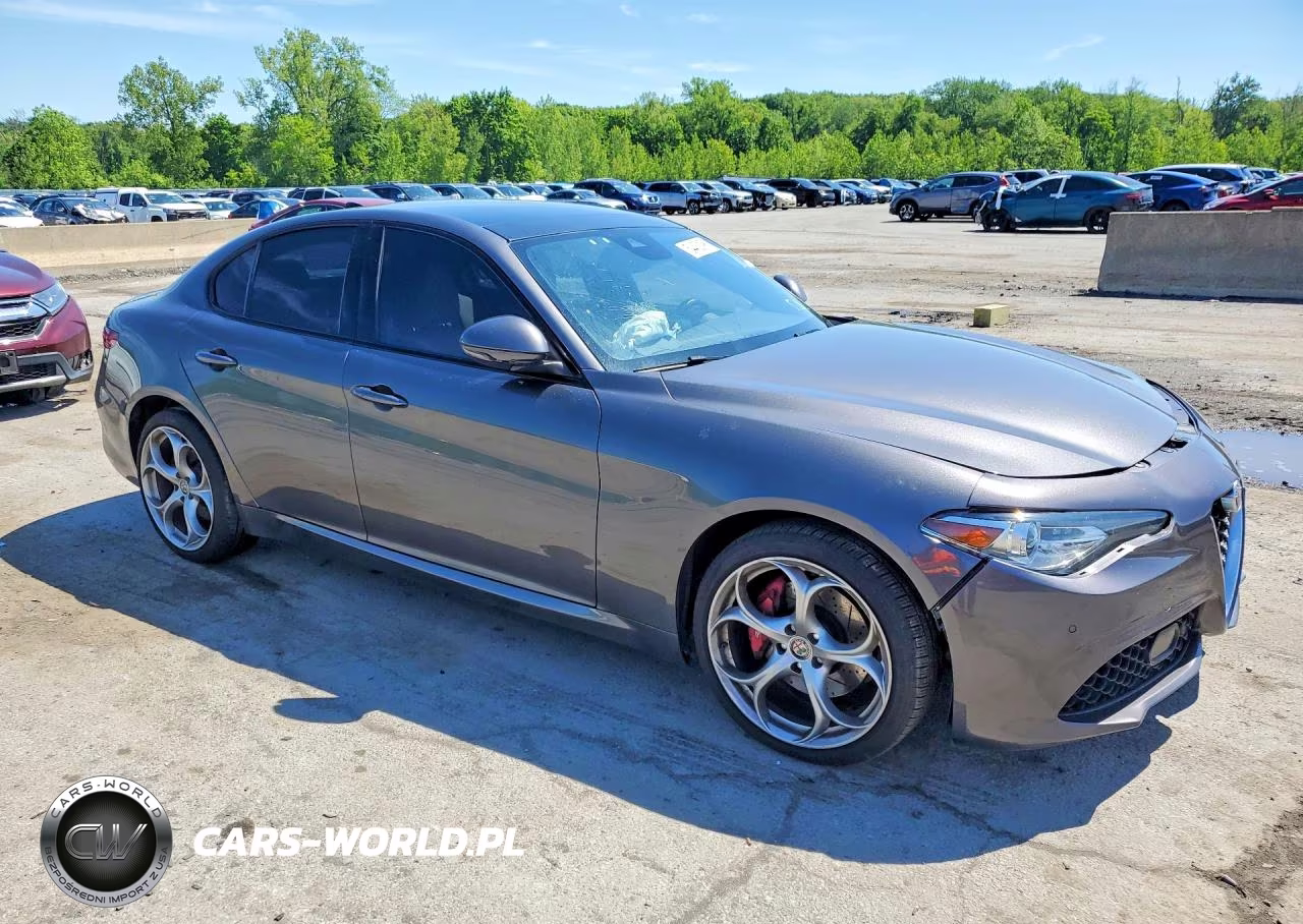 2021 Alfa Romeo Giulia Ti VIN:ZARFANBN8M7643650 - 4
