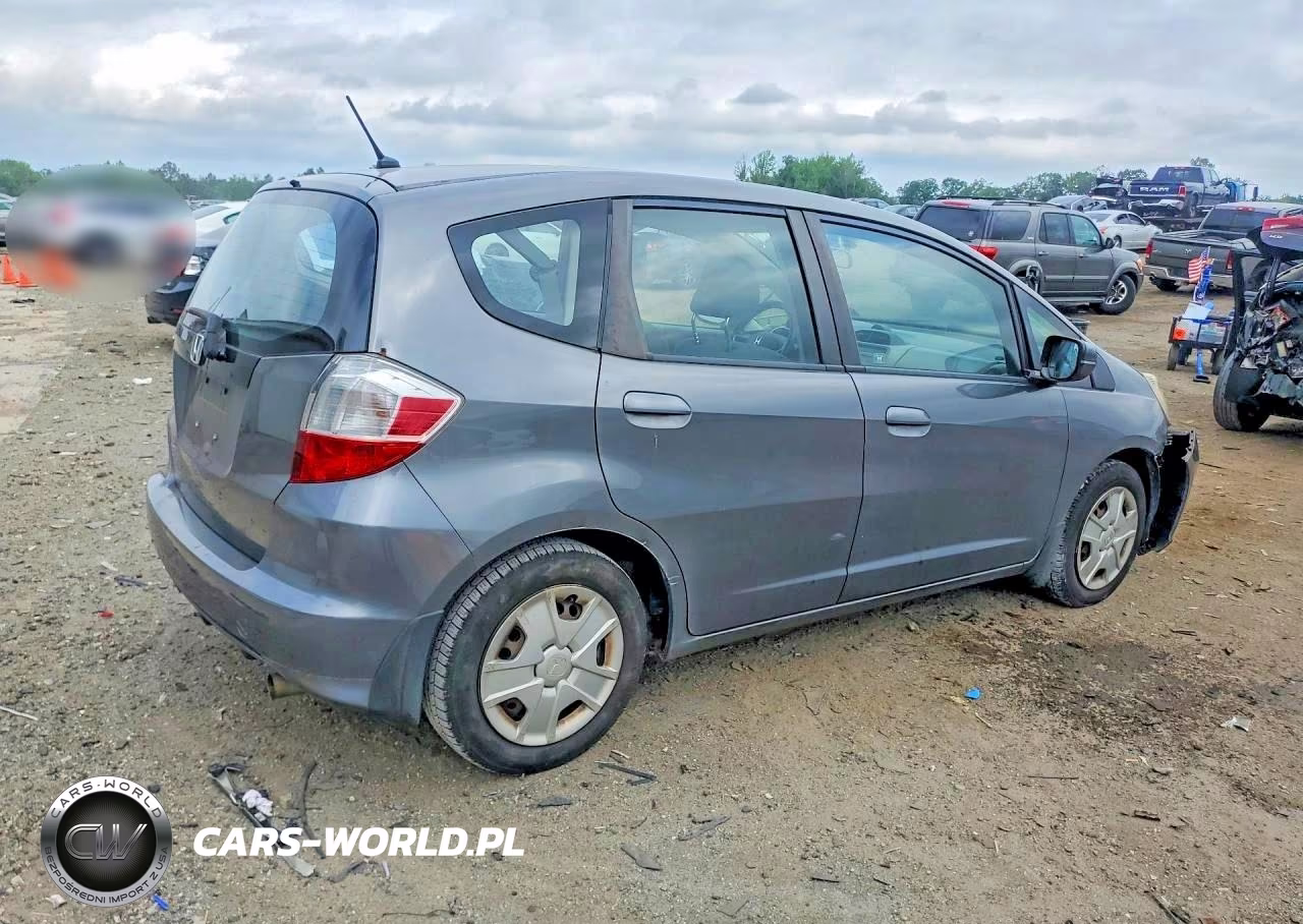 2013 Honda Fit VIN:JHMGE8H38DC005625 - 3