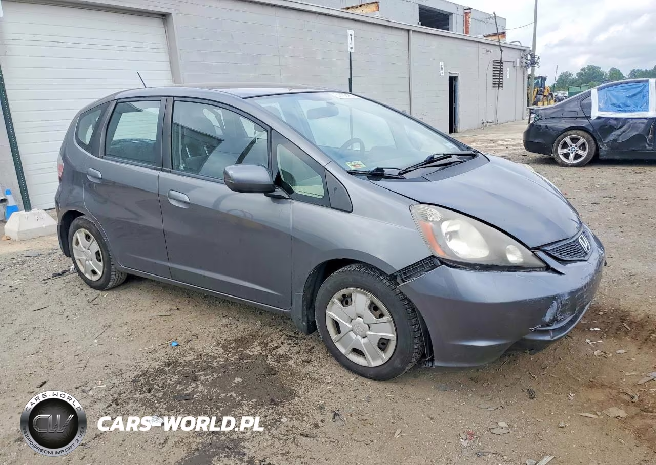 2013 Honda Fit VIN:JHMGE8H38DC005625 - 4