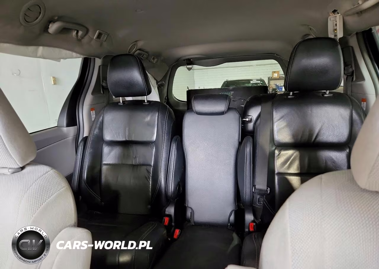 2019 Toyota Sienna L 7-Passenger VIN:5TDZZ3DC1KS974265 - 10
