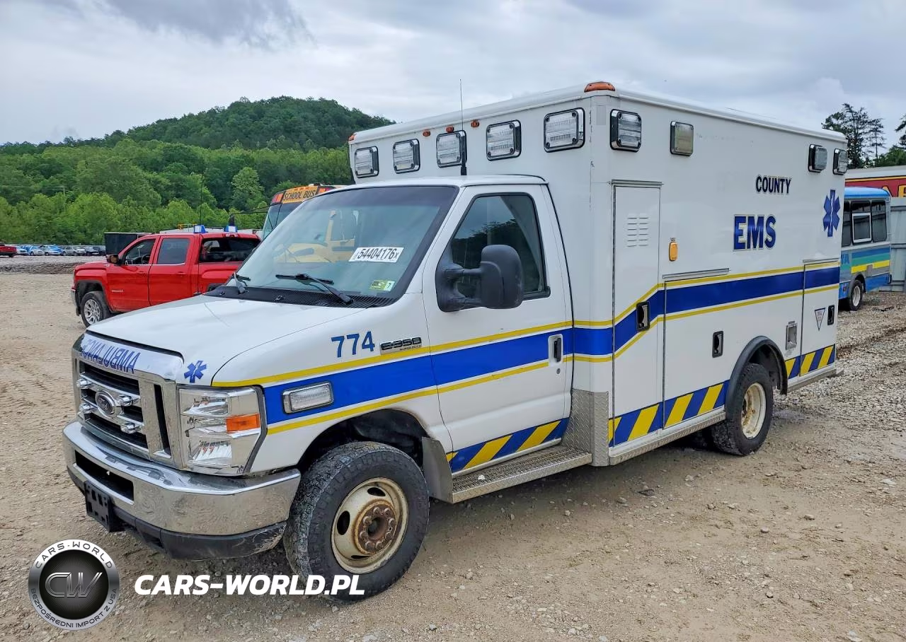 2018 Ford Econoline E350 Super Duty Cutaway Van
