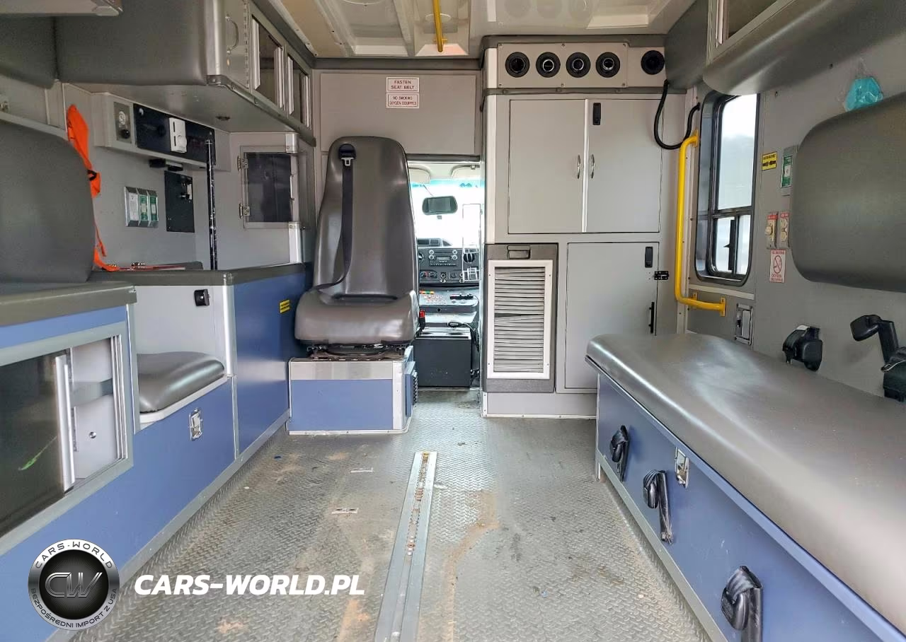 2018 Ford Econoline E350 Super Duty Cutaway Van VIN:1FDWE3FS6JDC19461 - 10