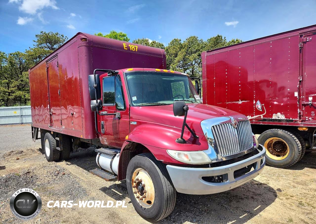 2014 International 4300 Box Truck
