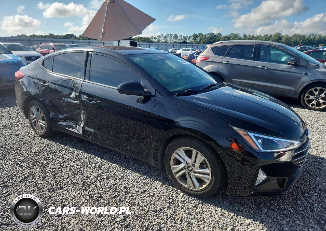 2019 Hyundai Elantra Value Edition VIN:5NPD84LFXKH430643 - 4