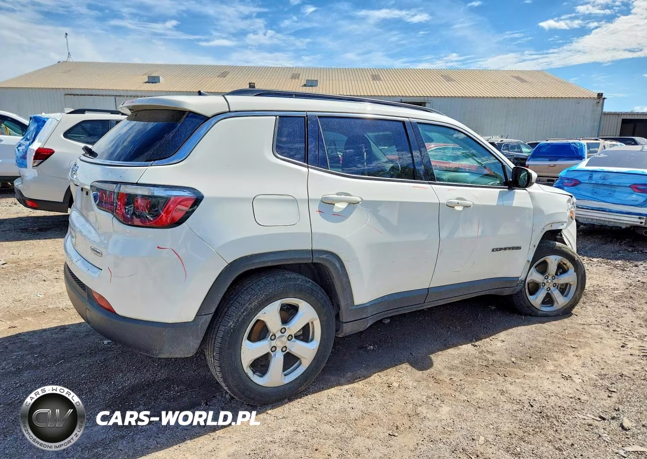 2019 Jeep Compass Latitude VIN:3C4NJDBB2KT801205 - 3