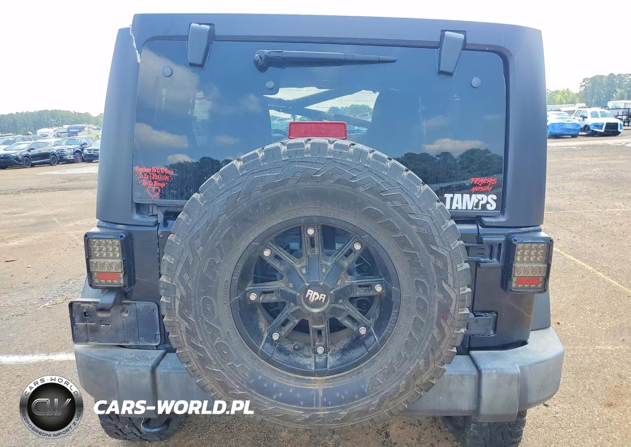 2015 Jeep Wrangler Unlimited Sport VIN:1C4BJWDG0FL511201 - 6