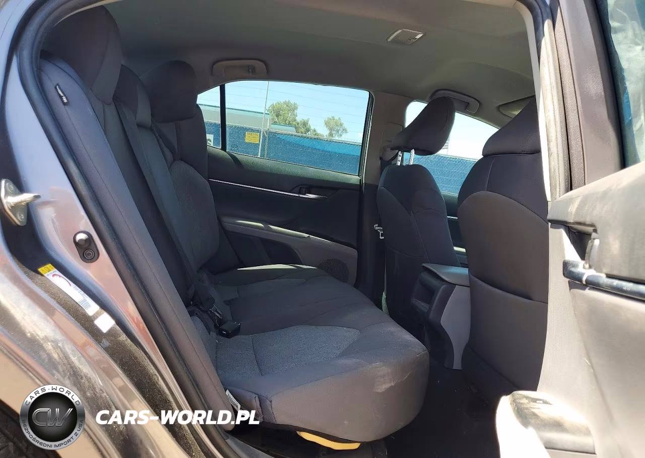 2018 Toyota Camry Le VIN:4T1B11HK2JU636183 - 10