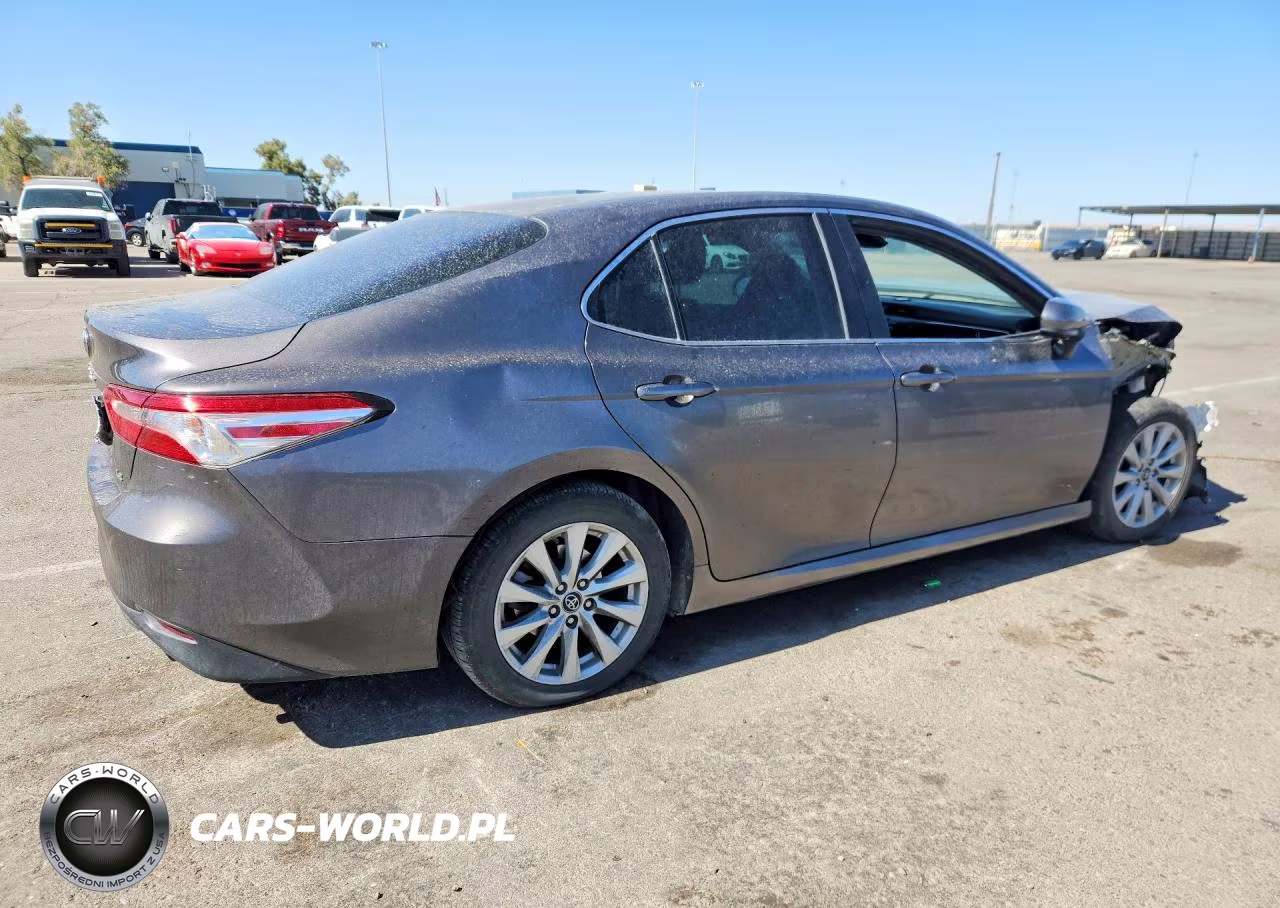 2018 Toyota Camry Le VIN:4T1B11HK2JU636183 - 3