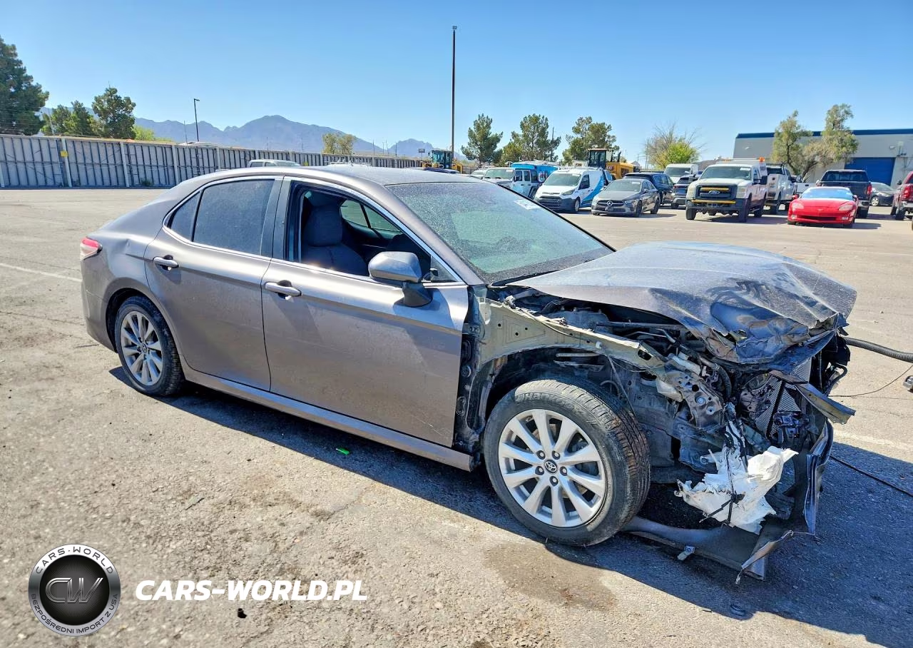 2018 Toyota Camry Le VIN:4T1B11HK2JU636183 - 4