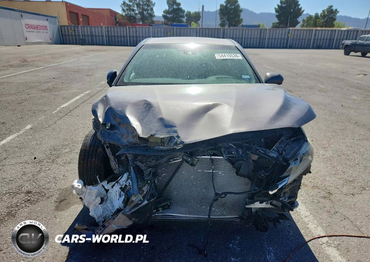 2018 Toyota Camry Le VIN:4T1B11HK2JU636183 - 5