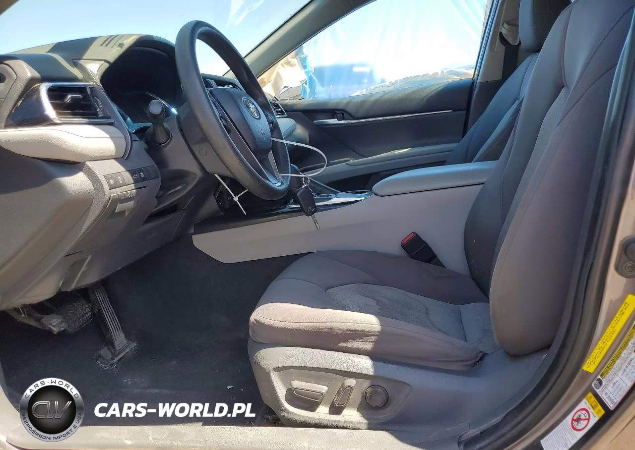 2018 Toyota Camry Le VIN:4T1B11HK2JU636183 - 7