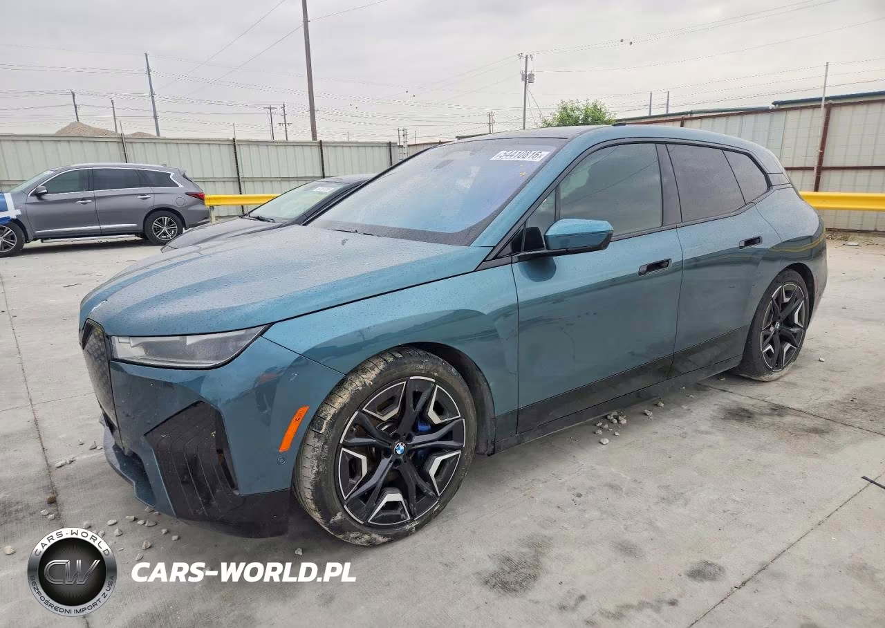 2025 BMW Ix xDrive50 – zdjęcie 1 z 14