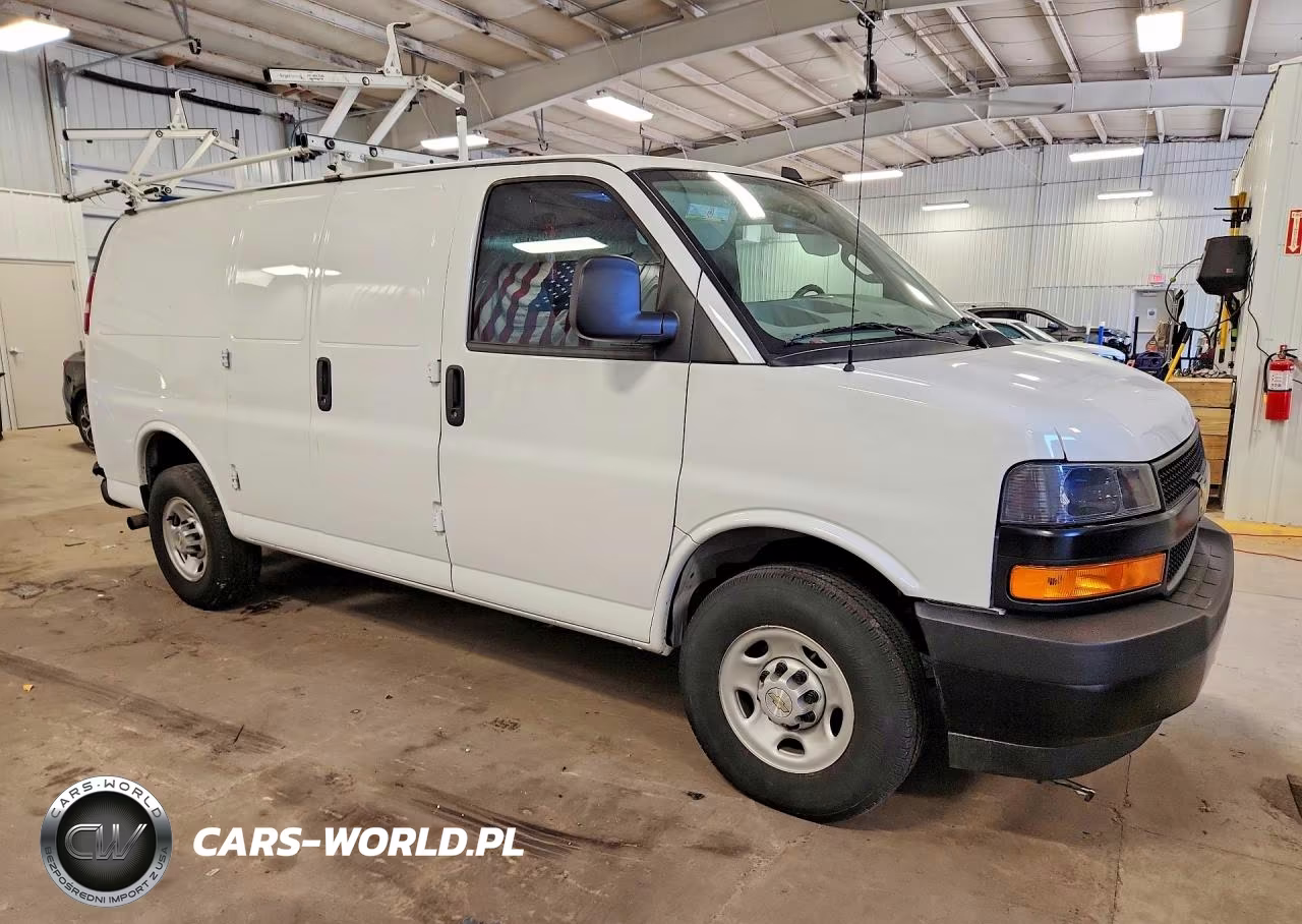 2023 Chevrolet Express G2500 VIN:1GCWGAFP0P1258961 - 4