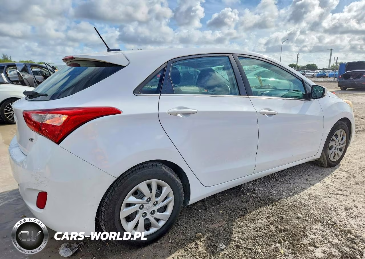 2017 Hyundai Elantra Gt Base VIN:KMHD35LH3HU372682 - 3