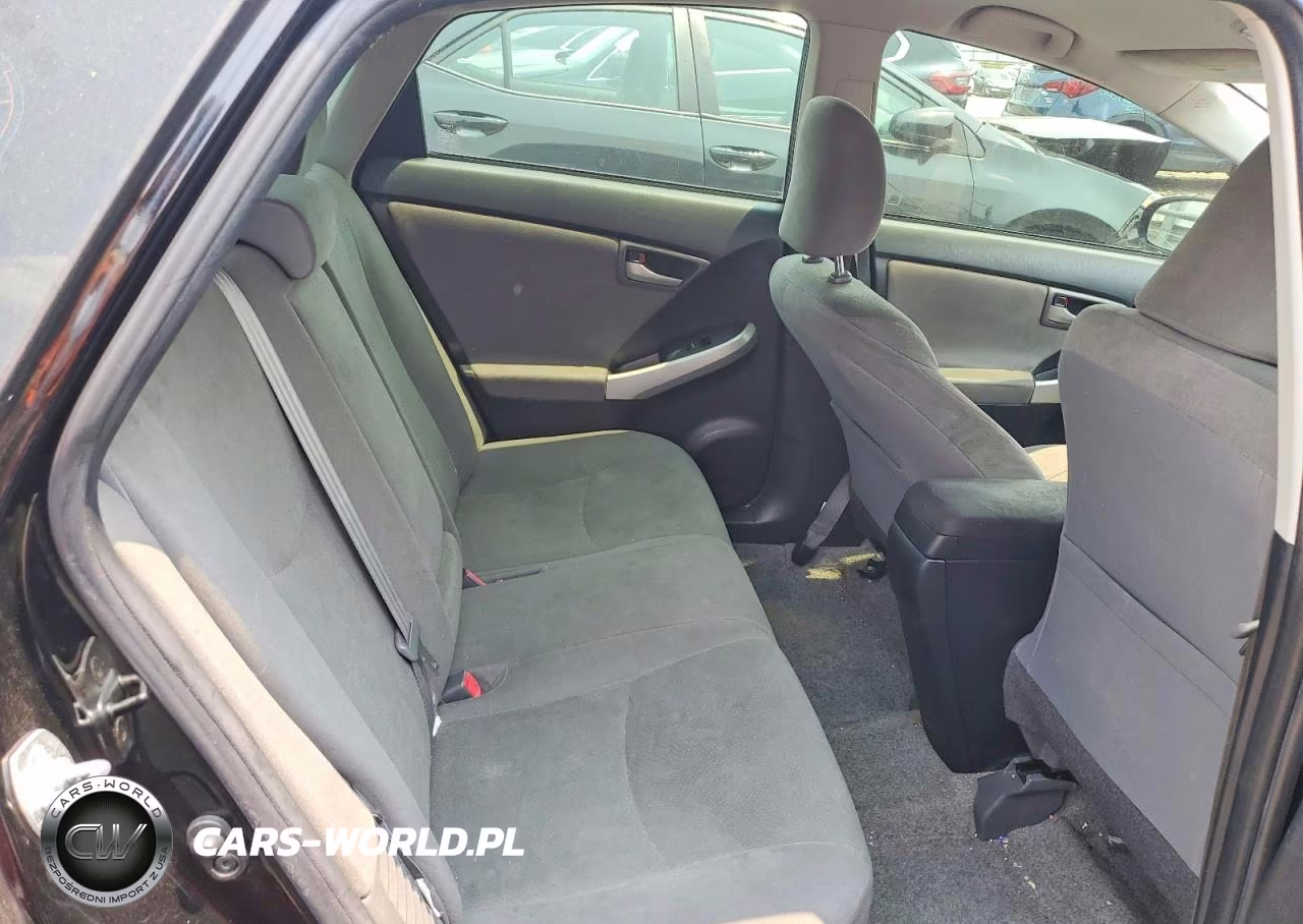 2014 Toyota Prius Two VIN:JTDKN3DU0E1750573 - 10