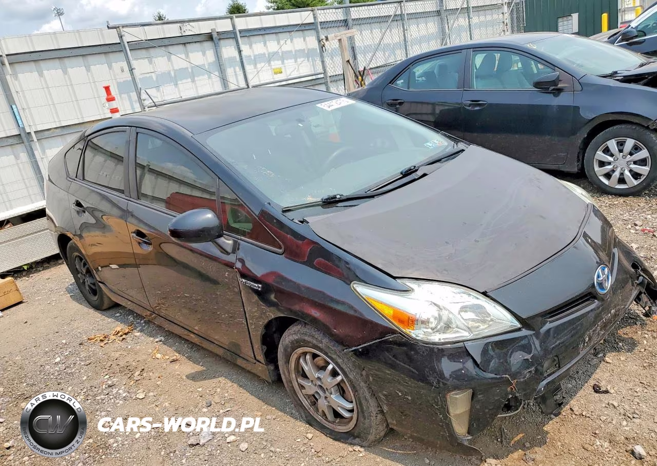 2014 Toyota Prius Two VIN:JTDKN3DU0E1750573 - 4