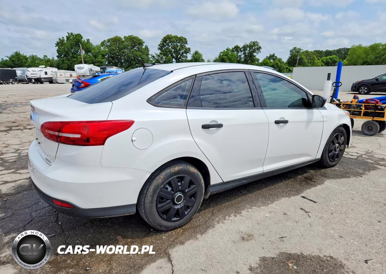 2015 Ford Focus S VIN:1FADP3E29FL379991 - 3