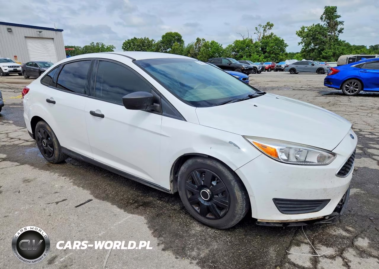 2015 Ford Focus S VIN:1FADP3E29FL379991 - 4