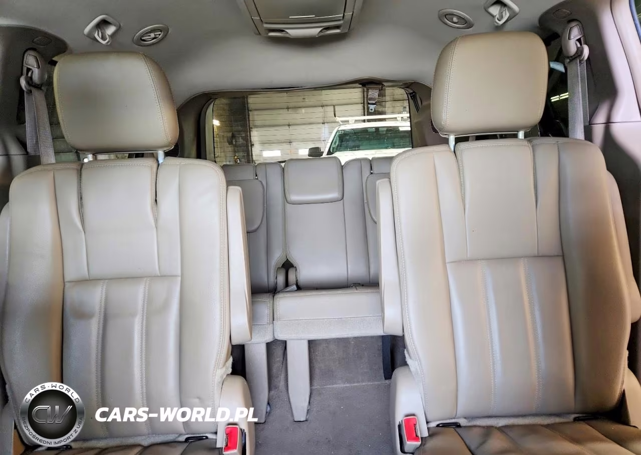 2015 Chrysler Town & Country Touring VIN:2C4RC1BGXFR656543 - 10