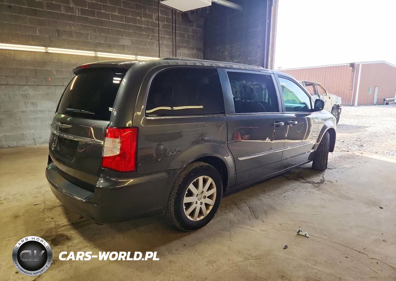 2015 Chrysler Town & Country Touring VIN:2C4RC1BGXFR656543 - 3