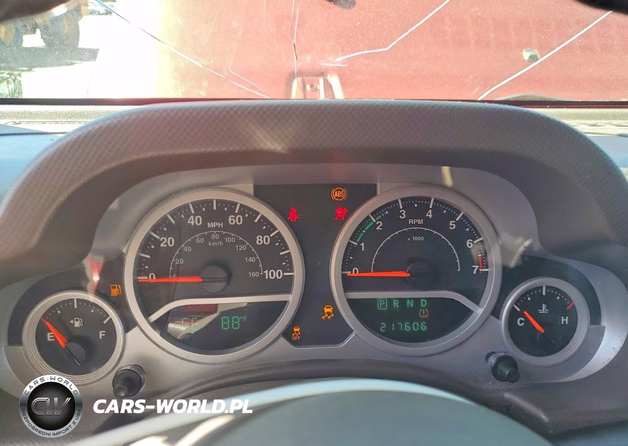 2008 Jeep Wrangler Unlimited Sahara VIN:1J4GA59118L560750 - 9