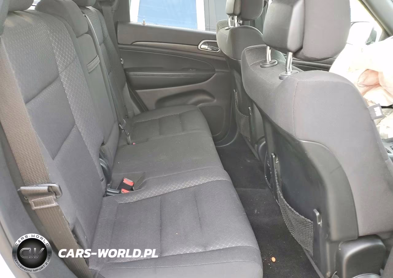 2018 Jeep Grand Cherokee Laredo VIN:1C4RJFAG3JC105327 - 11