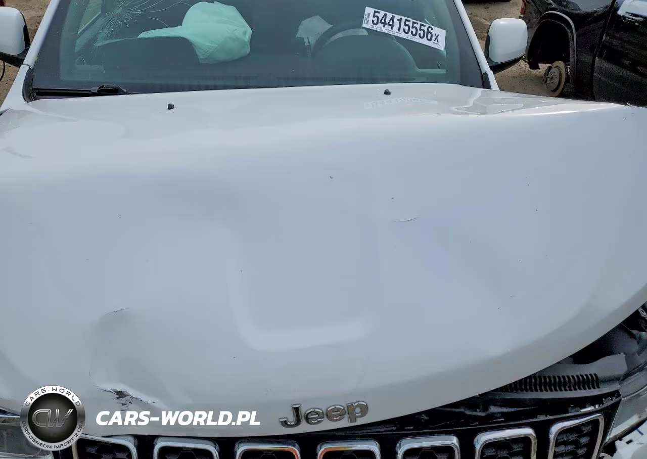 2018 Jeep Grand Cherokee Laredo VIN:1C4RJFAG3JC105327 - 12